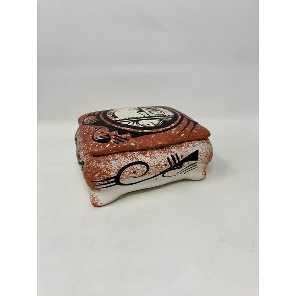 Authentic Navajo Native American Pottery Hand Painted Trinket Jewelry Box Signed - Picture 2 of 13